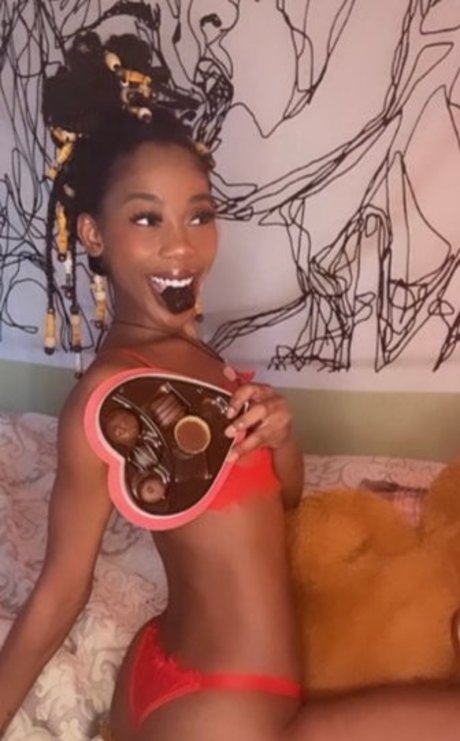 Urfavgirlfriend model art photo