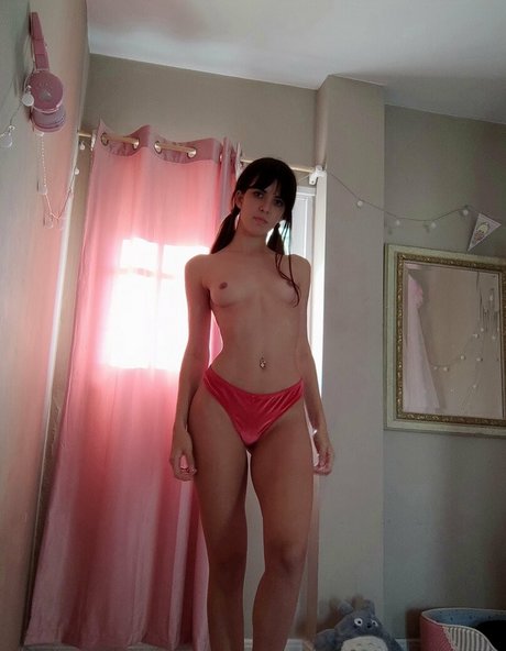 lenidollcastle model nude pics