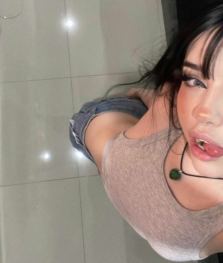 Heidi Ayala pretty model pictures