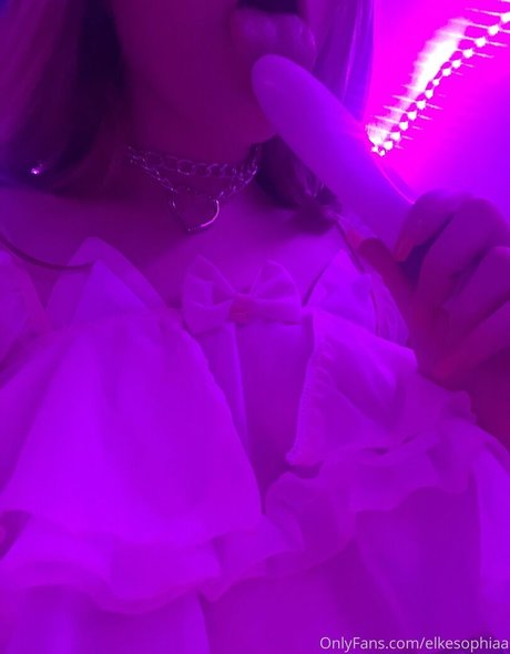 elkesophiaa star naked galleries