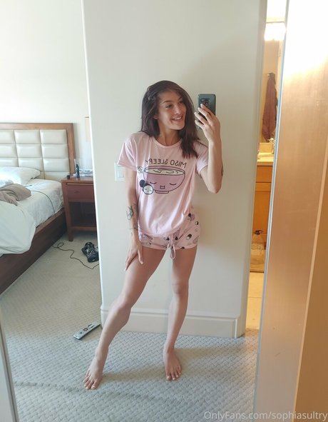 sophiasultry xxx model pictures