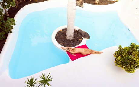 Beatrice Wolf model art pictures