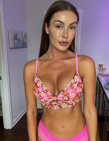 carolinawhite54 pretty model photo