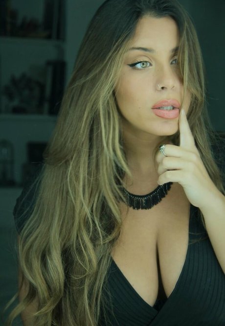 Tami Bar nude star image