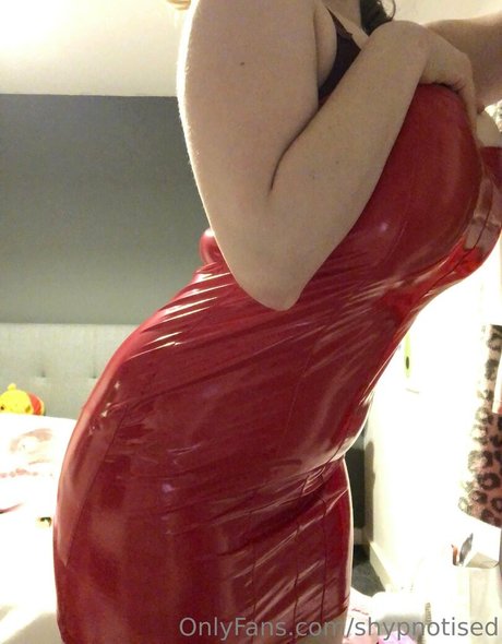 shypnotised model adult pic