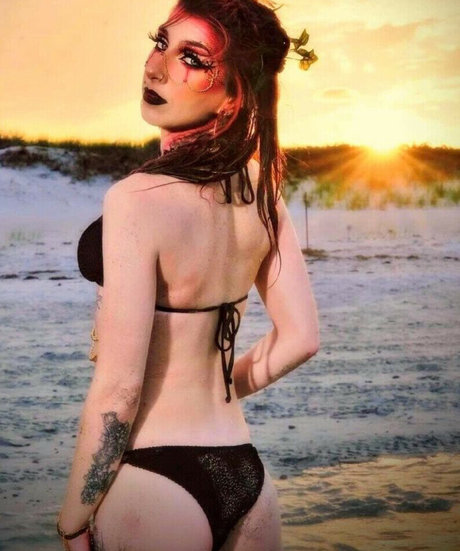 Jasmhyn makeup nude model photo