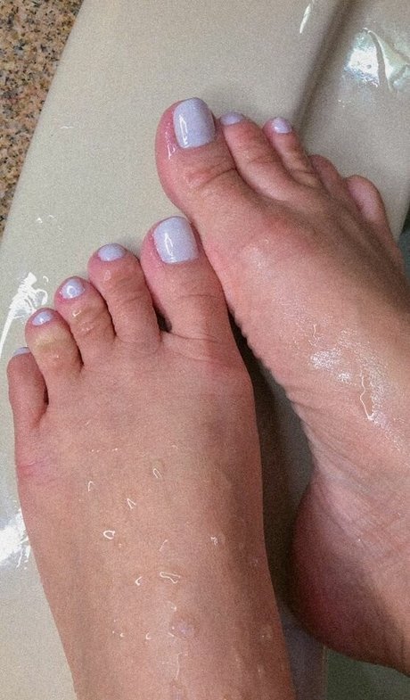 Livia Mendaluk star erotic photos