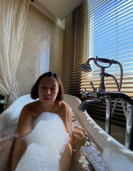 asianeva nudes model picture