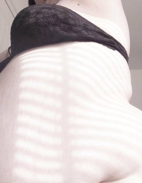 busty brunette onlyfans naked galleries