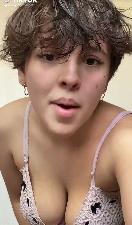 Taqueloe exclusive model pics