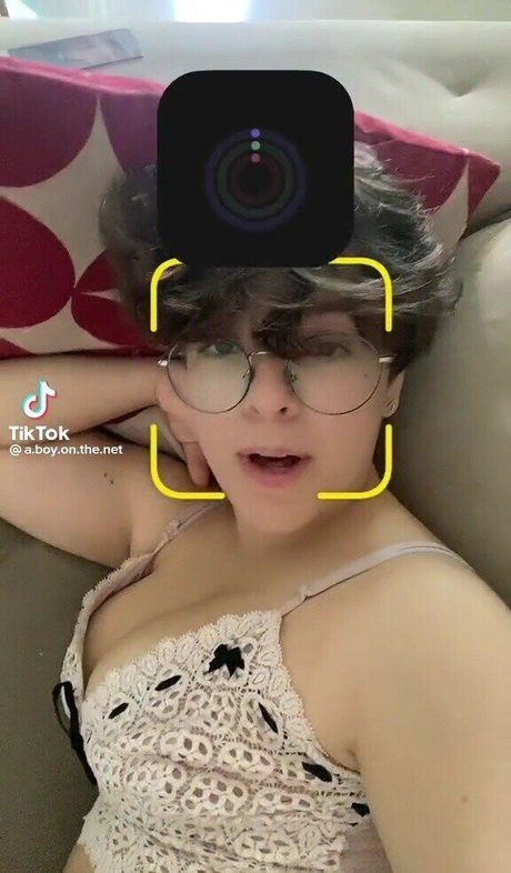 Taqueloe hot actress pics