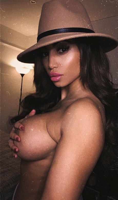 Kayleigh Morris star best pic