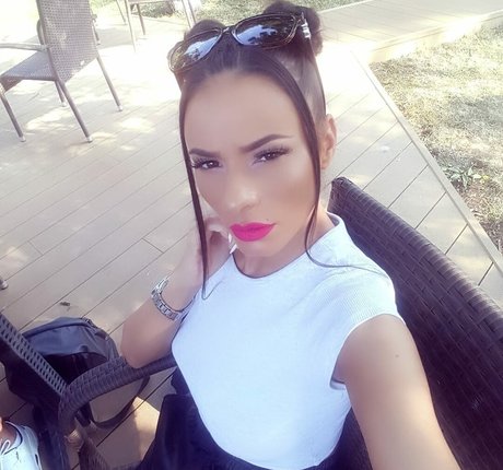 AndreeaNicoletaDinu model gallery