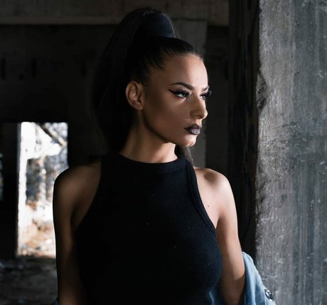 AndreeaNicoletaDinu high quality actress images