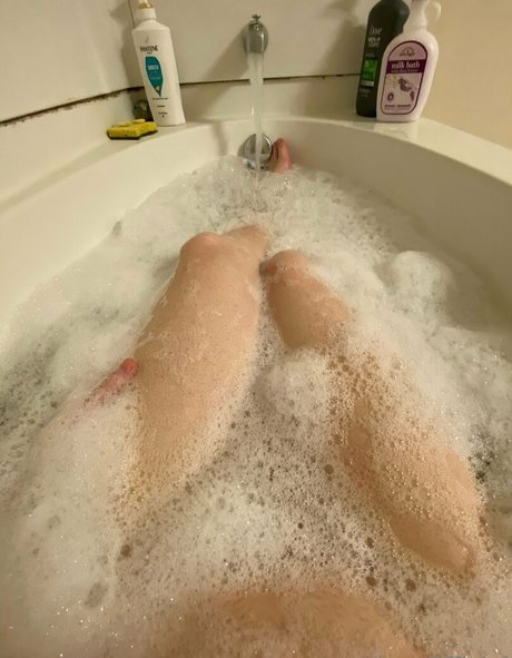 akiofficial adult model images