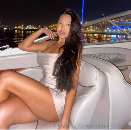 youngalphagoat model pretty pics