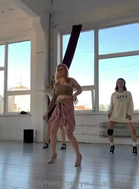 youngalphagoat free star image