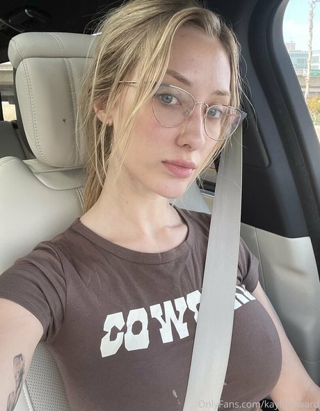 courtneymeyers18 nude actress picture