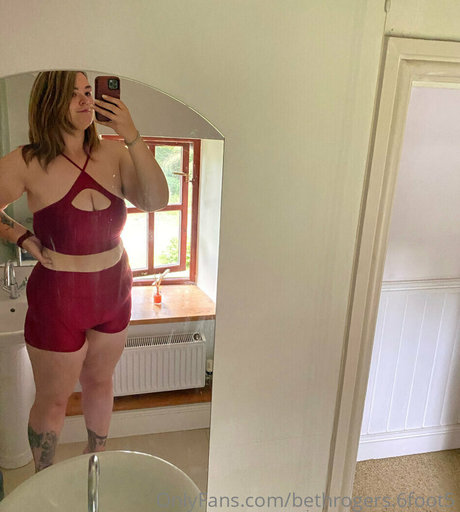 amazonbeth 6foot6 star exclusive photo