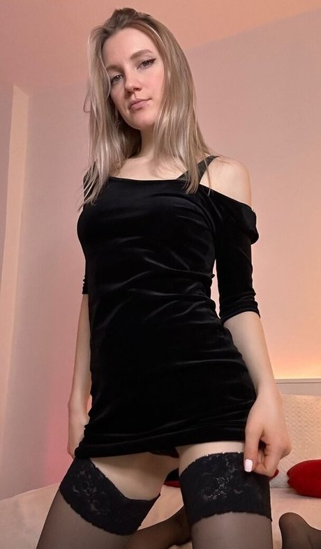 Alice Pure nudes actress pic