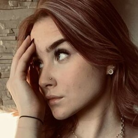 Alina Lovee porn model pic