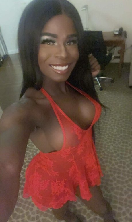 Carmen Brown erotic model img