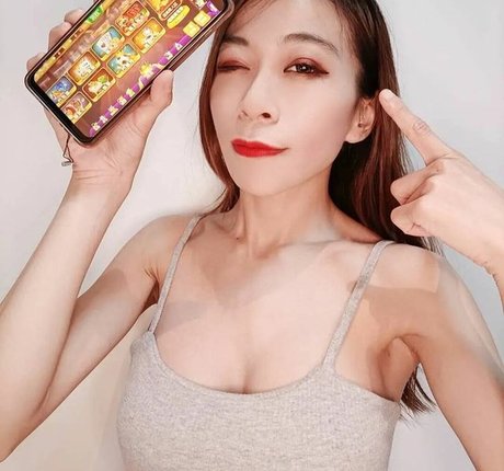 Avrillee999k nude model pictures