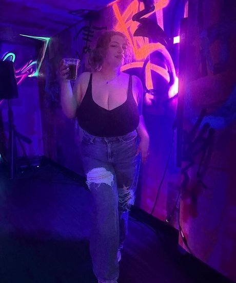 hooters onlyfans erotic pic