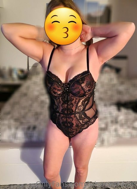 luisanextdoor model porn photo