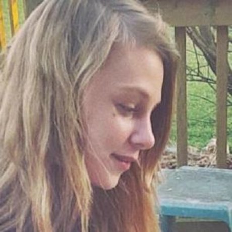 Sydney Poniewaz model hot galleries