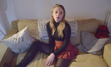 Sydney Poniewaz hd actress archive