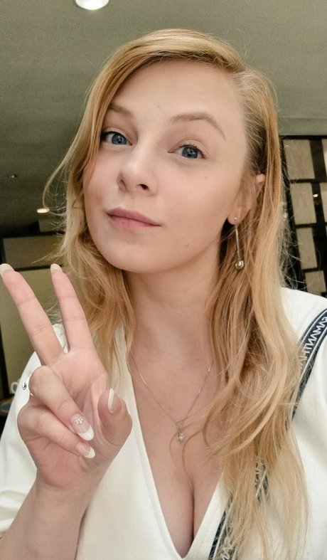 Sydney Poniewaz porn star galleries