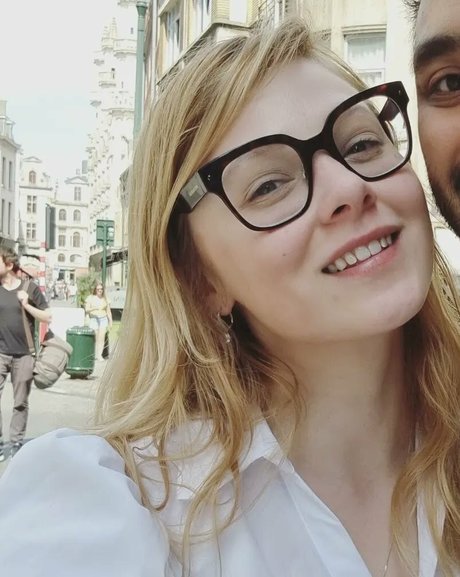 Sydney Poniewaz pornographic star image