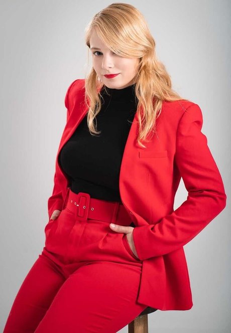 Sydney Poniewaz perfect star picture