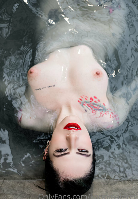 karmmahfree model sexy photo