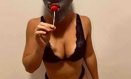 redmil model nude photos