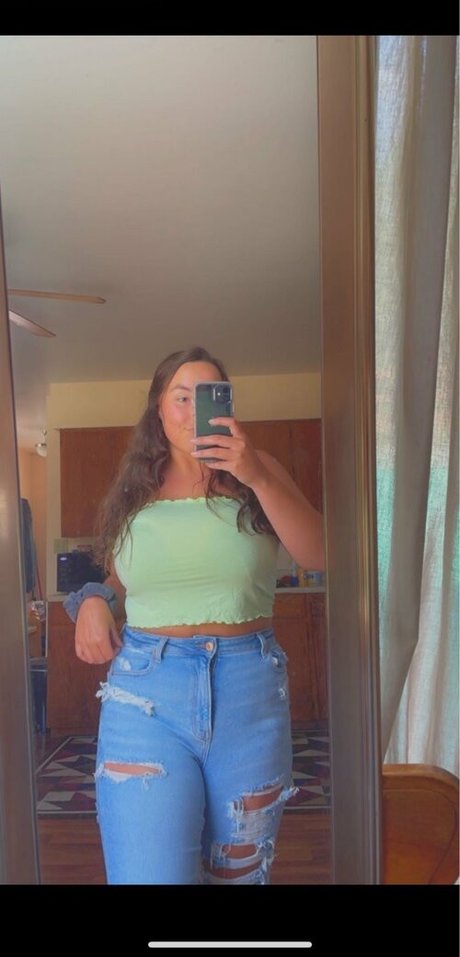 Lexi Thomas star top image