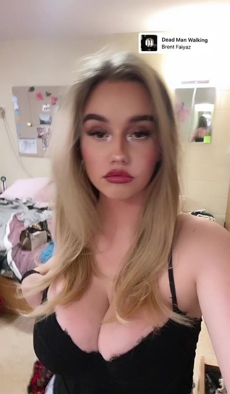 Hailey F model art galleries