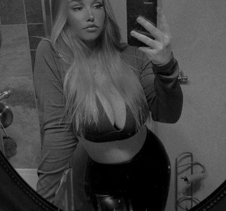 Hailey F nudes model pics