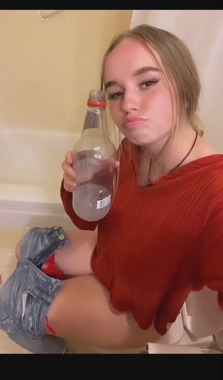 Hailey F pornstar pretty photo