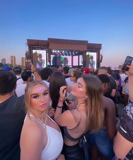 Hailey F free model photos