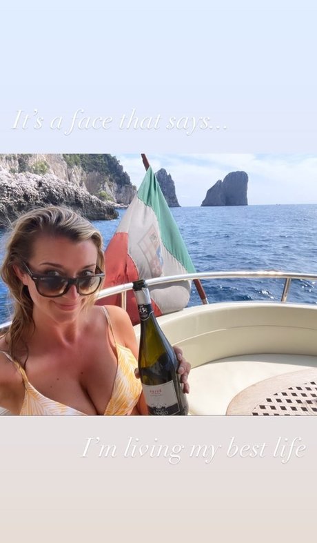 Sarah Champion pretty star image