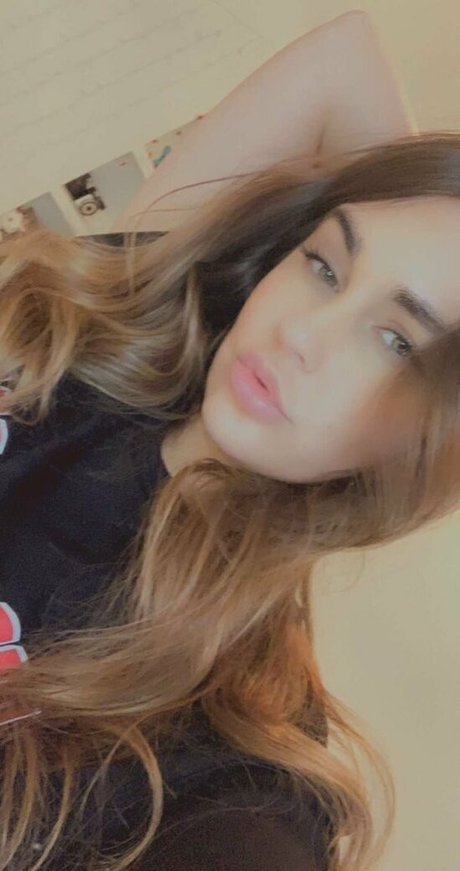 famous nude onlyfans pretty pic