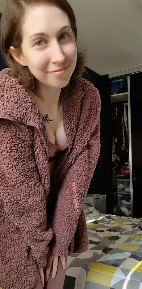 Aleenaxlaced model pretty photo