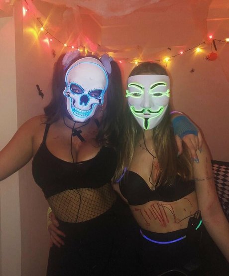 Tiana Hawkins sexy star galleries