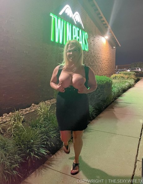 thesexywifetx model xxx pic