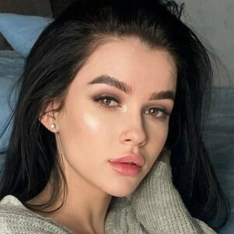 Mia Loop naked pornstar galleries