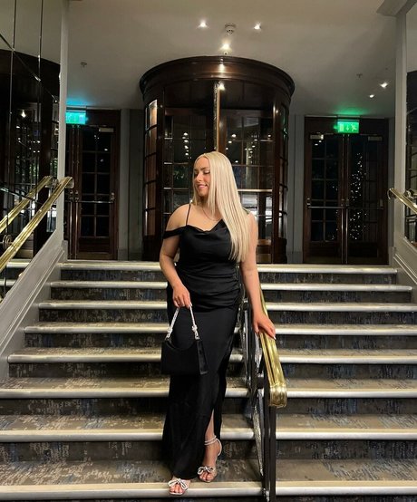 Beth Riva pretty actress gallery