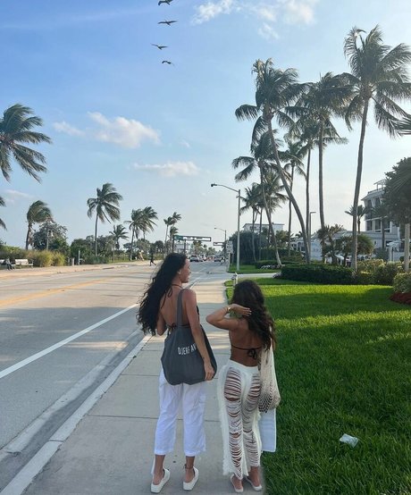 Schlenker Sisters star nice pic