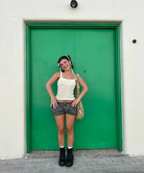 Schlenker Sisters free pornstar img